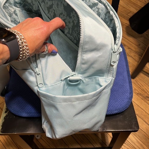 Vera Bradley ReActive Weekender Travel Bag with custom patches. Light blue - Picture 5 of 12